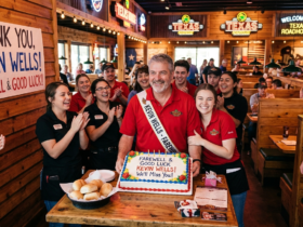 Texas roadhouse employee kevin wells farewell